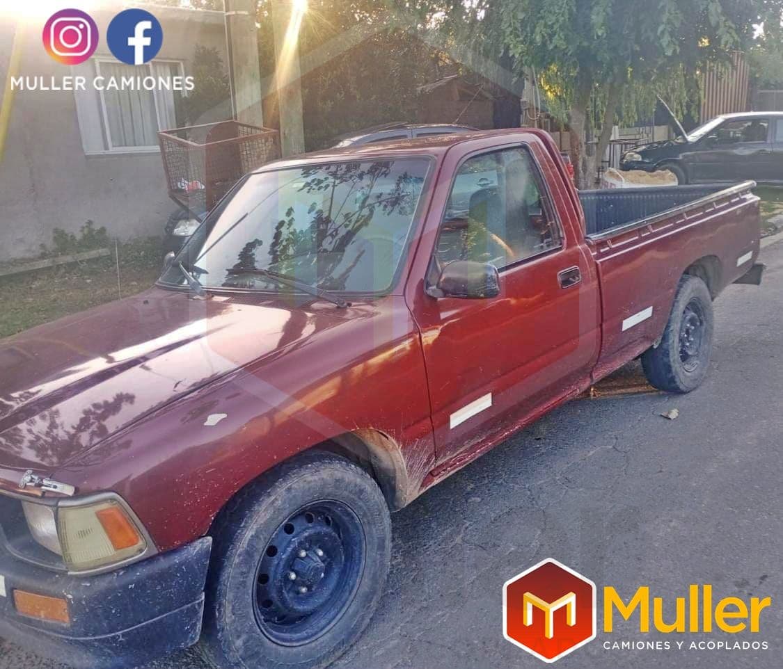 Toyota Hilux 2.4 D